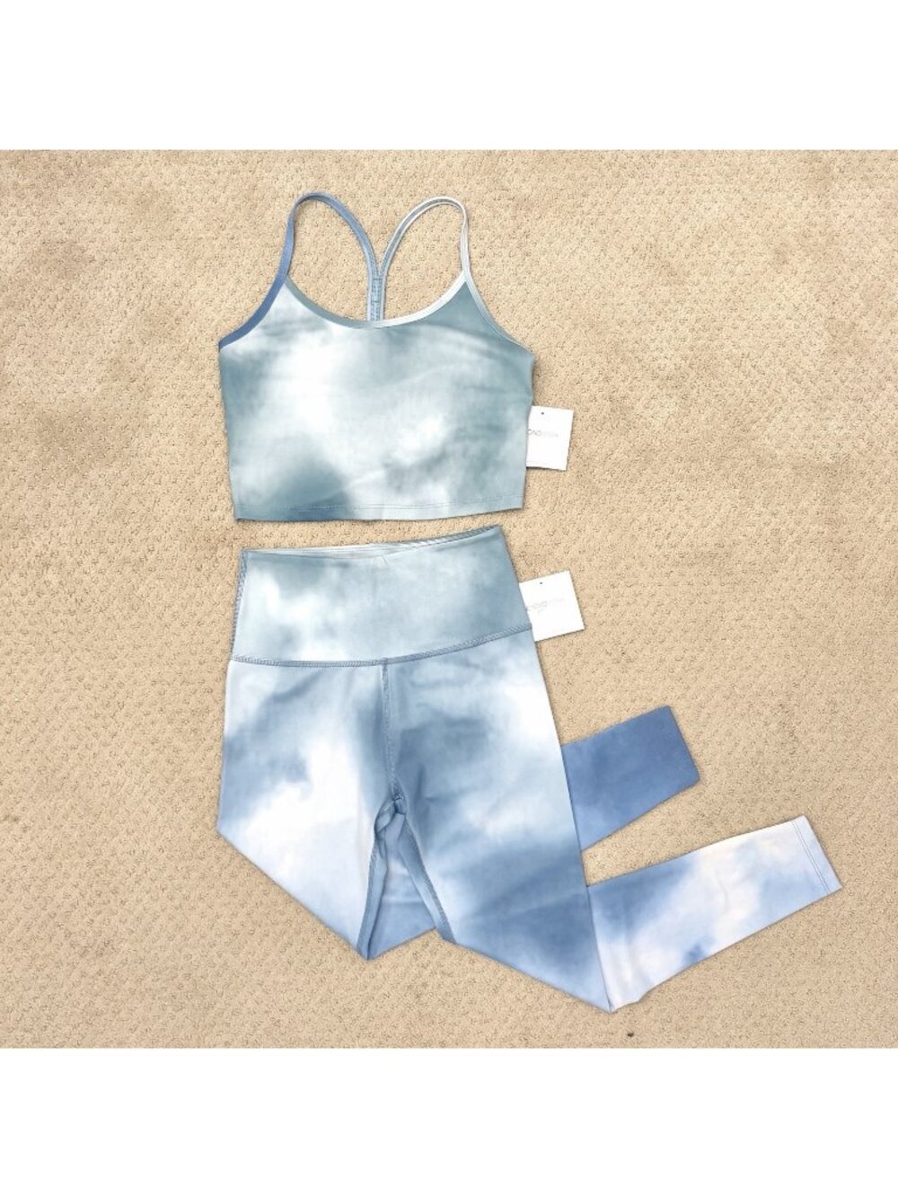 NEW Beyond Yoga Cropped Tank Sports Bra + Leggings Set Blue Cloud Women’s Large - Picture 1 of 9